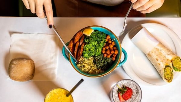 Comment une alimentation saine peut améliorer votre flexibilité en yoga