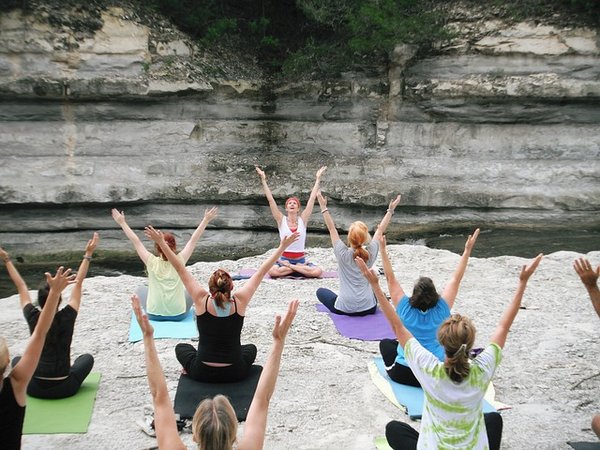 Pourquoi intégrer des éléments naturels dans sa pratique du yoga ?